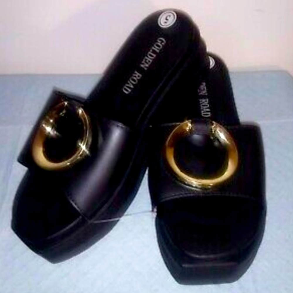 Golden Road Platform Sandals with gold ring size 5